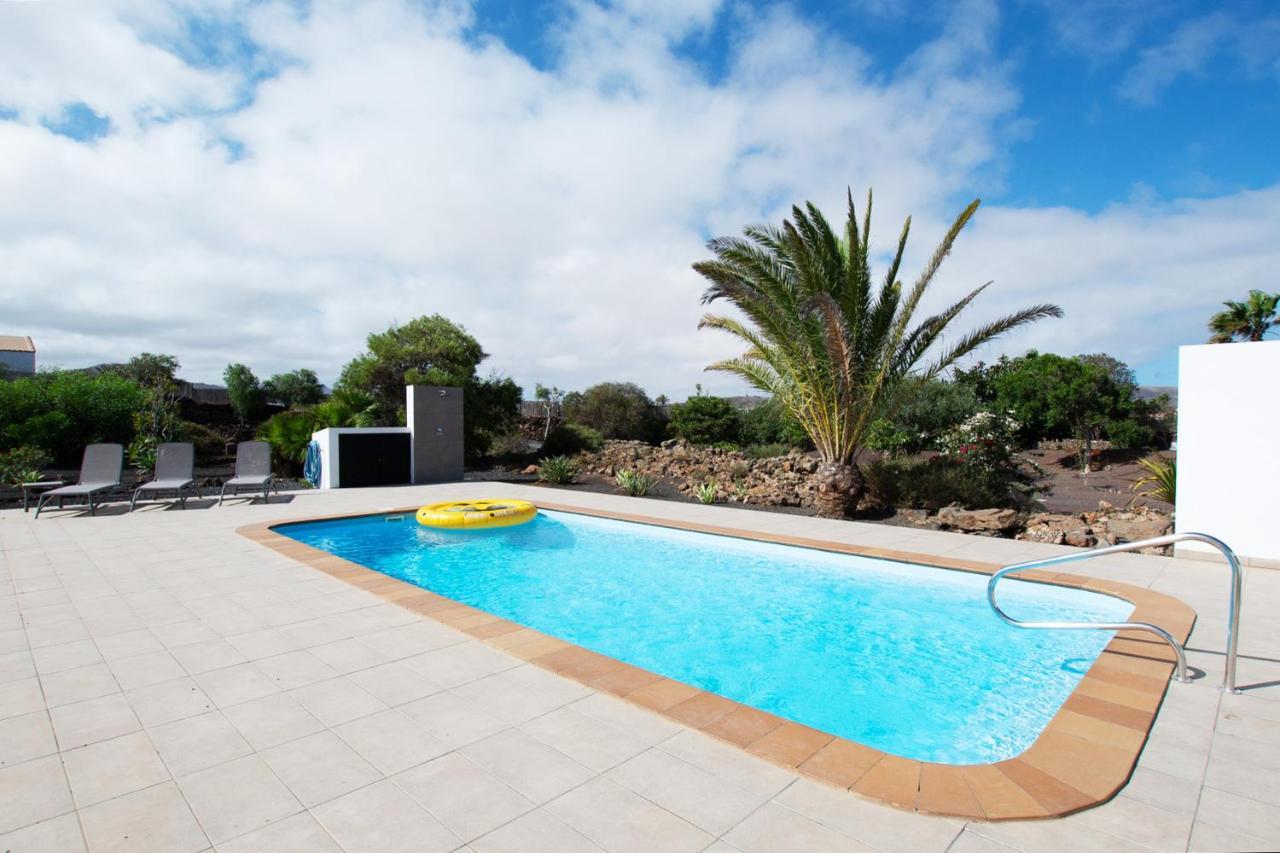 Wind Wave 28B - Heated & Shared Pool Villa La Oliva Exterior photo